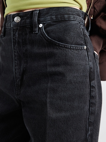 FRAME Дънки Tapered Leg Дънки 'THE NEAT' в черно