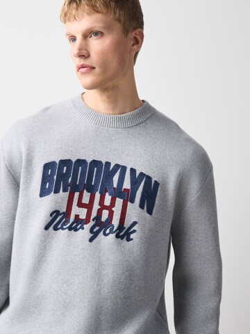 Next Pullover in Grau