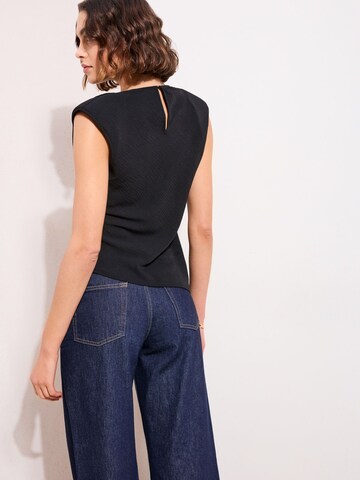 melns Friends Like These Blūze