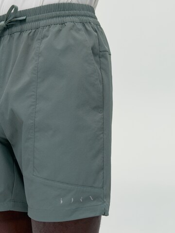 Born Regular Sportbroek 'Rhein 2.0' in Groen
