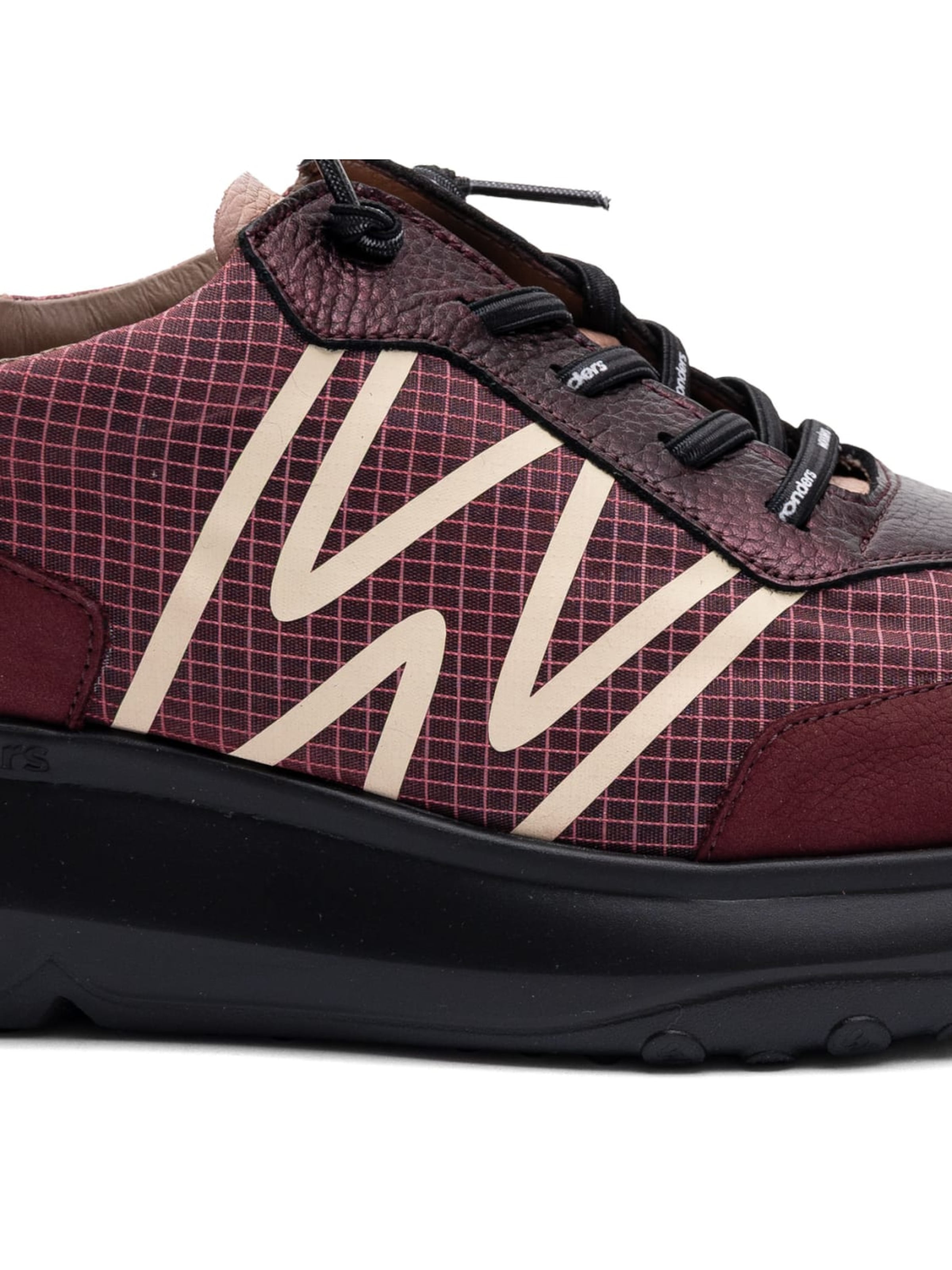Wonders Platform trainers 'Vino' in Red