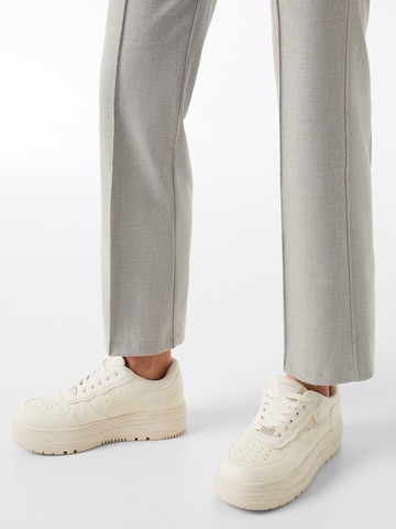 Bershka Bootcut Hose in Grau