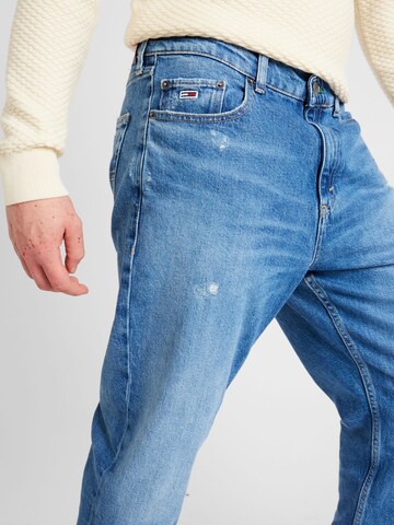 Tommy Jeans Regularen Kavbojke 'ISAAC RELAXED TAPERED' | modra barva