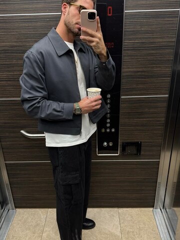 Wide leg Pantaloni con pieghe di TRAPP in nero