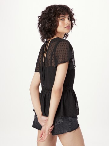 ABOUT YOU - Camiseta 'Lynn' en negro