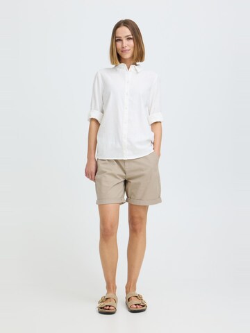 Oxmo Regular Chinoshorts inkl. Gürtel in Beige