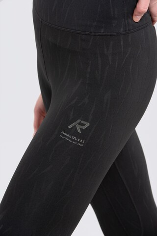 Skinny Pantaloni sportivi di Rukka in nero