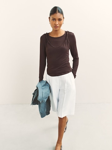 T-shirt Next en marron : devant