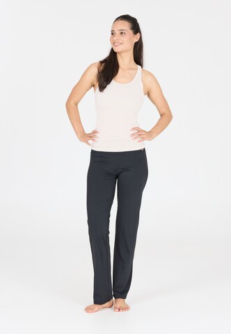 Athlecia Sports top 'Niya' in White