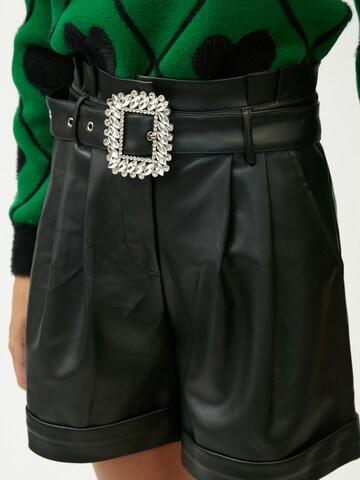 Influencer - regular Pantalón plisado en negro