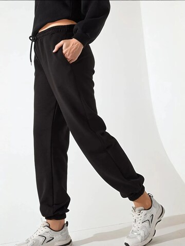 Effilé Pantalon Hiccup en noir