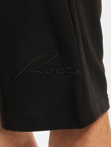 ROCAWEAR Loosefit Broek 'ExcuseMe' in Zwart