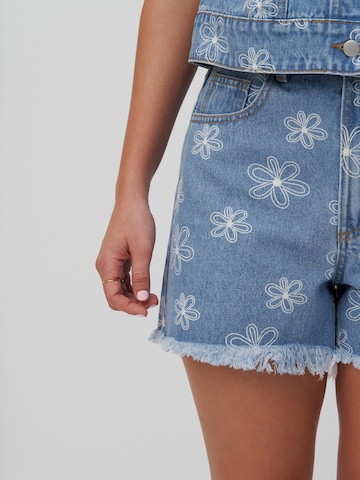 florence by mills exclusive for ABOUT YOU Regular Shorts  'High Tide' in Blau