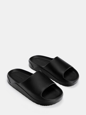 Pull&Bear Šľapky - Čierna