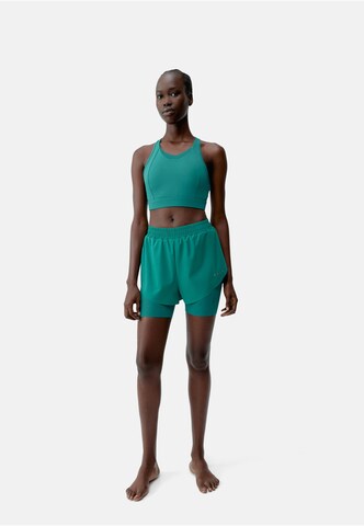 Born Living Yoga Bustier Sport-BH 'Bikila' in Grün: Vorderseite