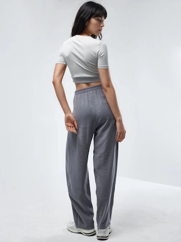 Barrel Pantalon Busem en gris