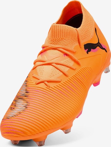 Chaussure de foot PUMA en orange : devant