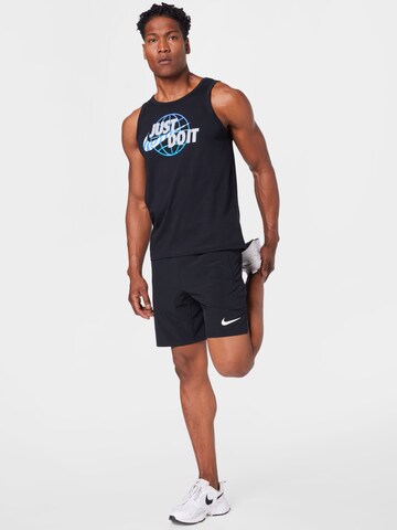 NIKE Regular Sportshorts in Schwarz