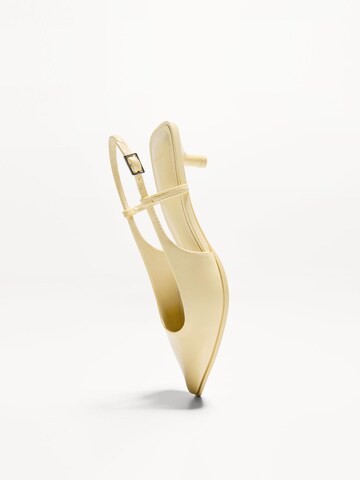 Bershka Pumps in Yellow
