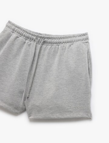 Koton Slim fit Trousers in Grey