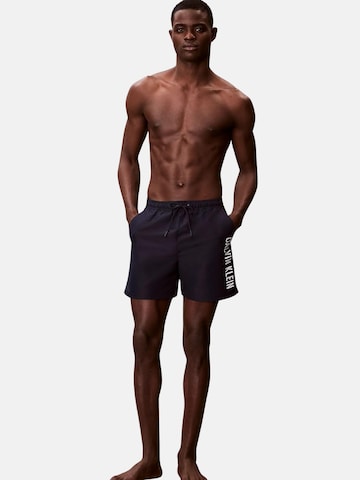 Shorts de bain Calvin Klein en bleu : devant