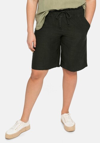 SHEEGO Regular Pants in Green: front