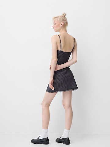Bershka Letnia sukienka w kolorze szary
