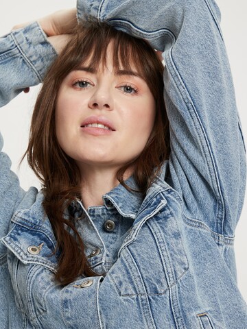 CROSS JEANS Between-Season Jacket in Blue