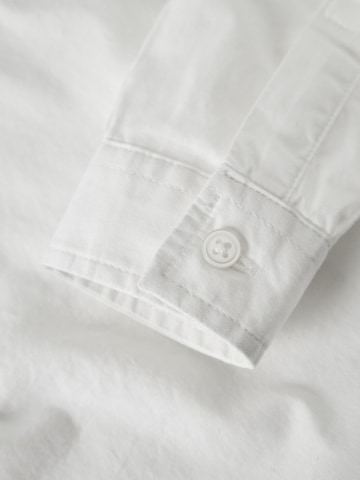 Coupe regular Chemise NAME IT en blanc