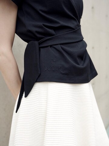 I want the moon Shirt 'ELEVATE_ Zoe' in Black