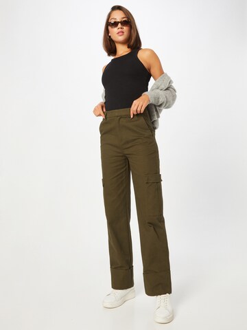 Regular Pantalon cargo 'Mona' Gina Tricot en vert