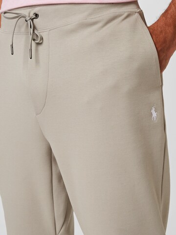 Tapered Pantaloni de la Polo Ralph Lauren pe gri