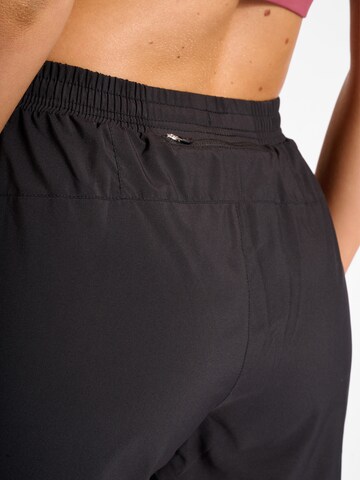 Regular Pantalon de sport 'PACE' Newline en noir