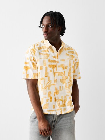 Bershka Regular Fit Hemd in Gelb: Vorderseite