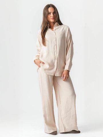 TEESHOPPEN - Camisa ' Mia ' em bege: frente