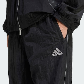 ADIDAS ORIGINALS Свободный крой Штаны 'Adilenium Season 4 Teamgeist' в Черный