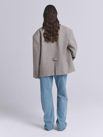 AEMMI - Blazer en gris