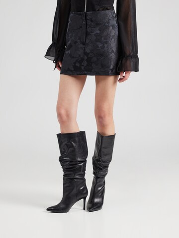 TOPSHOP Skirt in Black: front