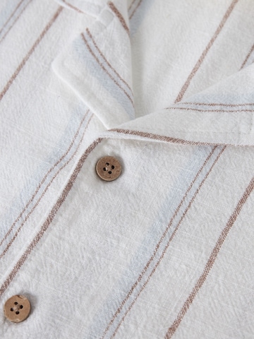 Lil'Atelier - Ajuste confortable Camisa en blanco