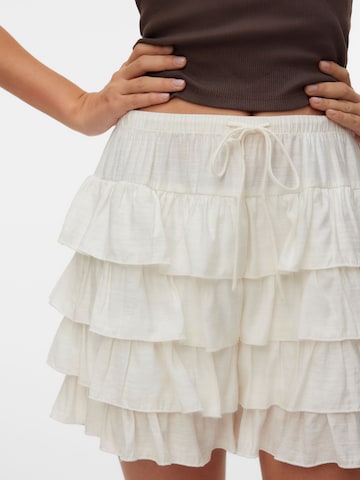 Regular Pantalon 'VMZoey' VERO MODA en blanc