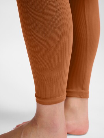 Skinny Pantalon de sport 'MT Adapt' Hummel en marron