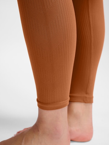 Skinny Pantalon de sport 'MT Adapt' Hummel en marron