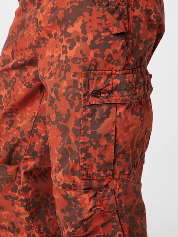 regular Pantaloni cargo 'ATLAN' di DIESEL in rosso