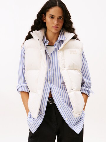 Tommy Jeans Γιλέκο 'ALASKA' σε λευκό: μπροστά