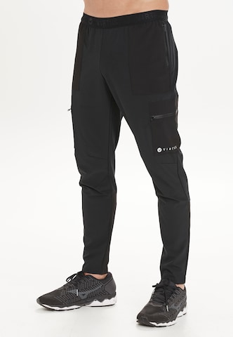 Virtus Tapered Sportbroek in Zwart: voorkant