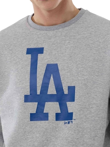 regular Pantaloni sportivi 'Sudadera new era gris dodgers mlb regular crew neck losdod 6' di NEW ERA in grigio