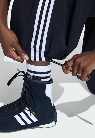 ADIDAS ORIGINALS - Pierna ancha Pantalón deportivo 'Adilenium 5.0' en negro