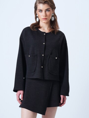 Trend Alaçatı Stili Κουστούμι σε μαύρο: μπροστά