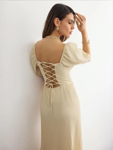 Abito di Hiccup in beige