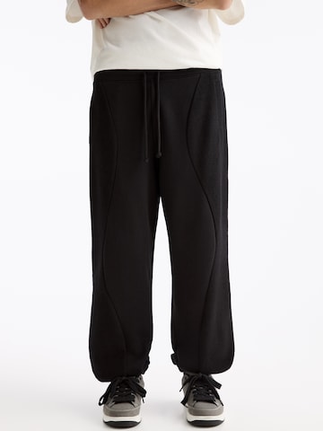 Pull&Bear Tapered Pants in Black: front